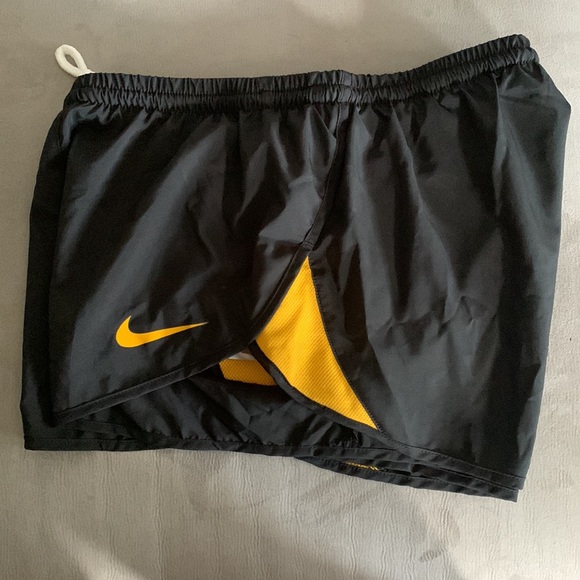 Nike -Track And Field half split shorts - Picture 3 of 7